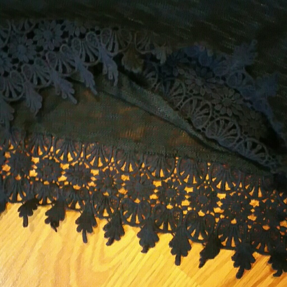 Top - Picture 2 of 2